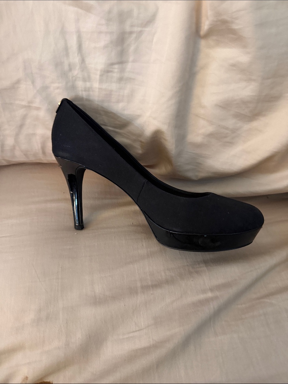 Tahari Black Platform Pump Heel